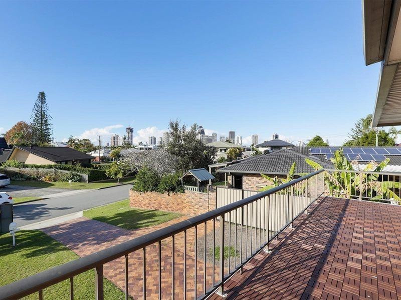 4 Alma Street, Broadbeach Waters QLD 4218