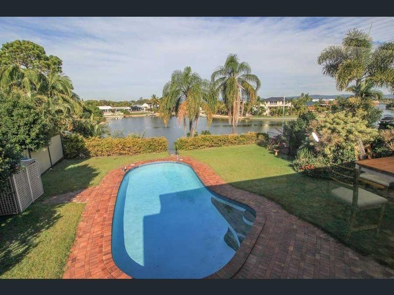 4 Alma Street, Broadbeach Waters QLD 4218