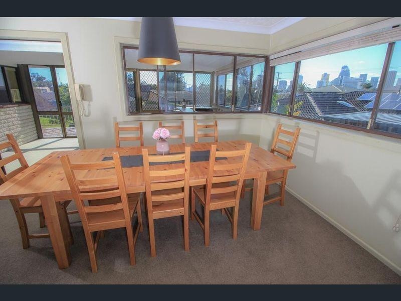 4 Alma Street, Broadbeach Waters QLD 4218