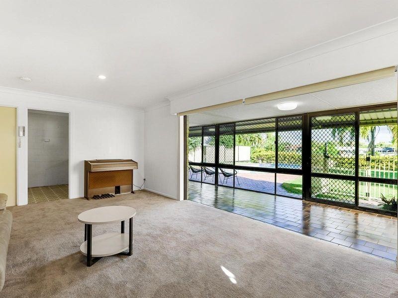 4 Alma Street, Broadbeach Waters QLD 4218