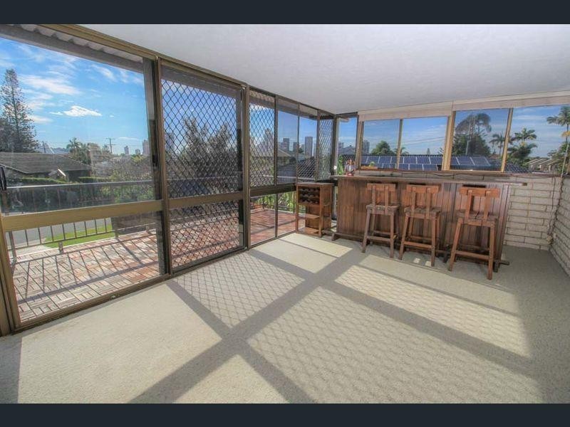 4 Alma Street, Broadbeach Waters QLD 4218