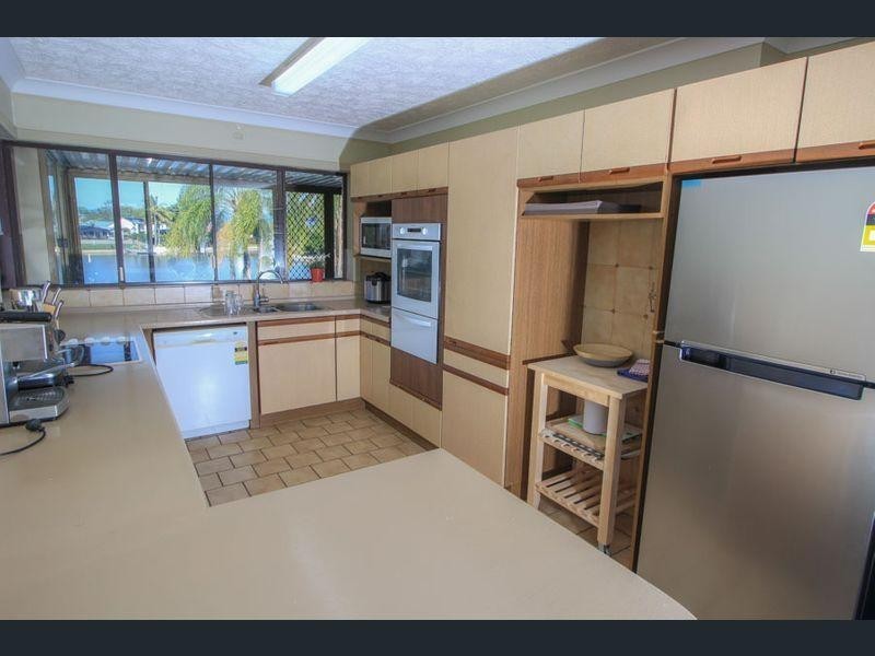 4 Alma Street, Broadbeach Waters QLD 4218