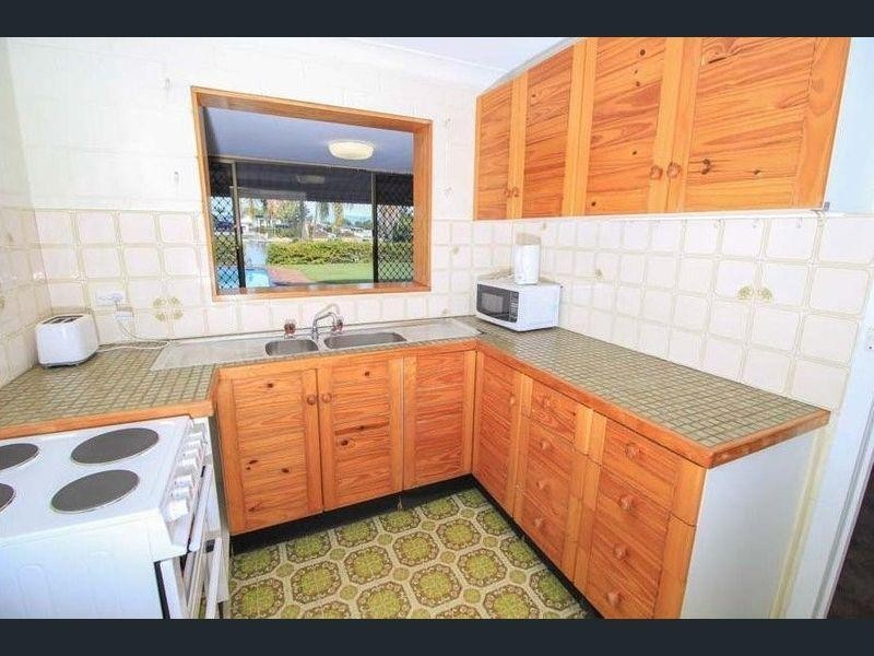 4 Alma Street, Broadbeach Waters QLD 4218