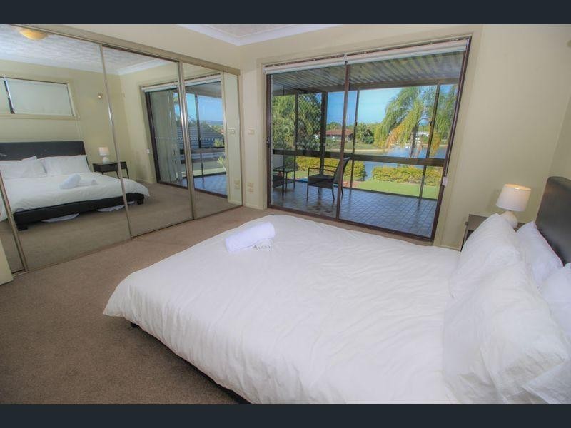 4 Alma Street, Broadbeach Waters QLD 4218