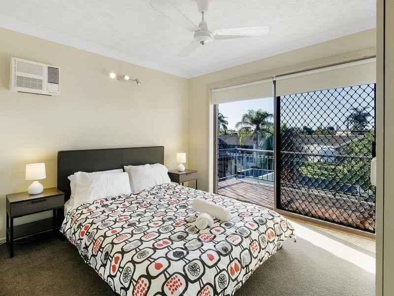 4 Alma Street, Broadbeach Waters QLD 4218