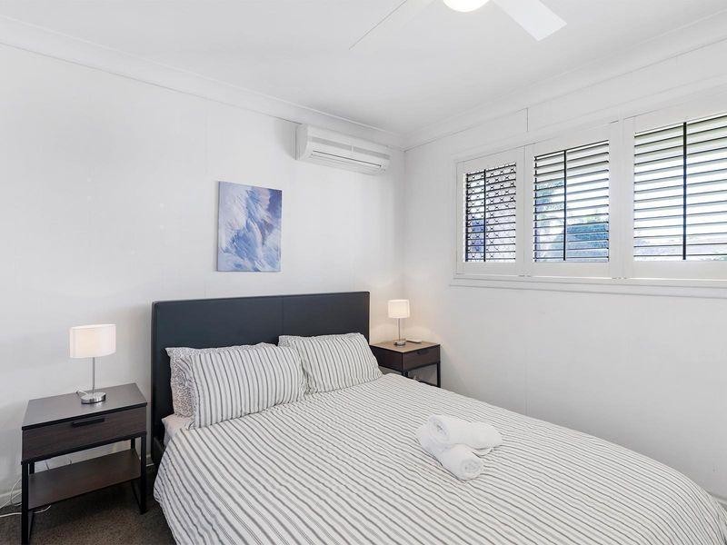 4 Alma Street, Broadbeach Waters QLD 4218