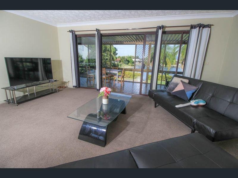 4 Alma Street, Broadbeach Waters QLD 4218