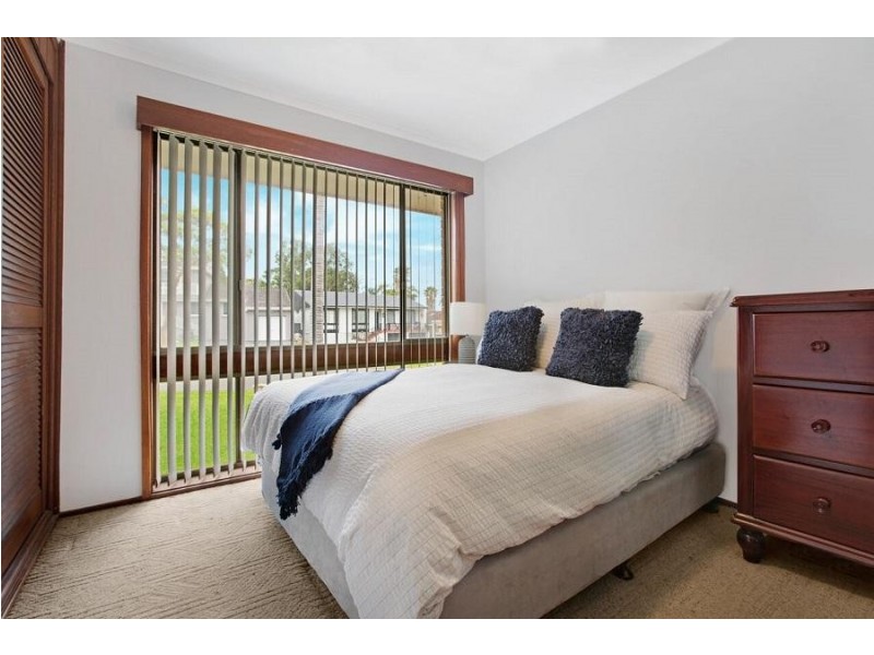 10 Henricks Parade, Mount Warrigal NSW 2528