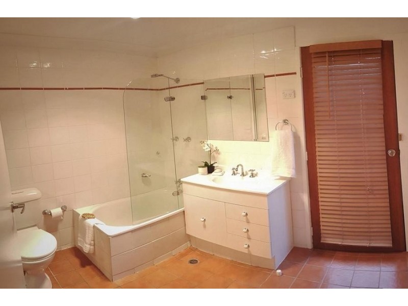 16 Gilbert Street, Hackett ACT 2602
