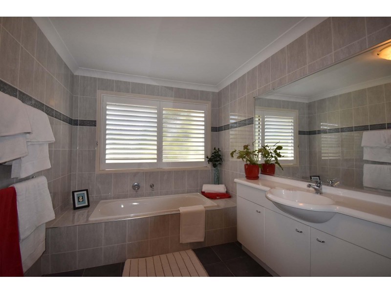 73 Oakview Circuit, Brookwater QLD 4300