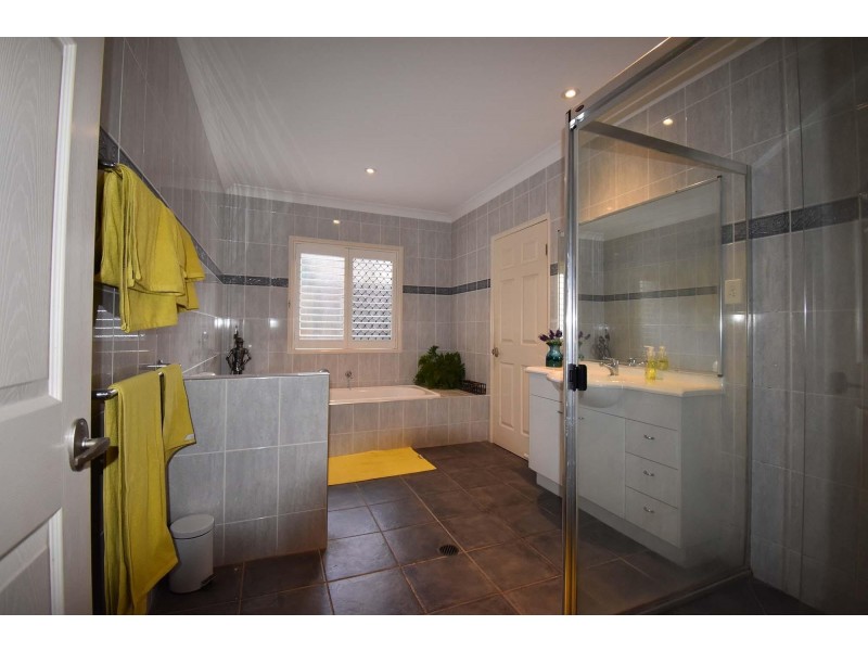 73 Oakview Circuit, Brookwater QLD 4300