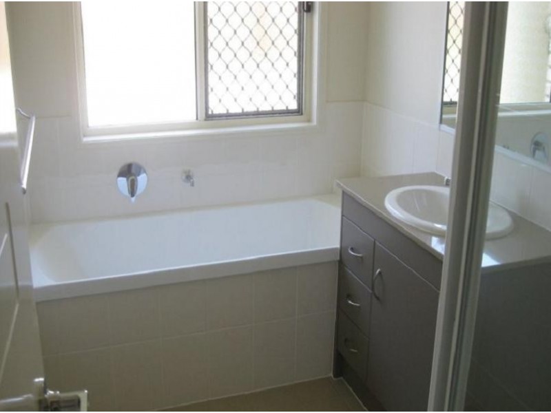 25 Moonlight Drive, Brassall QLD 4305