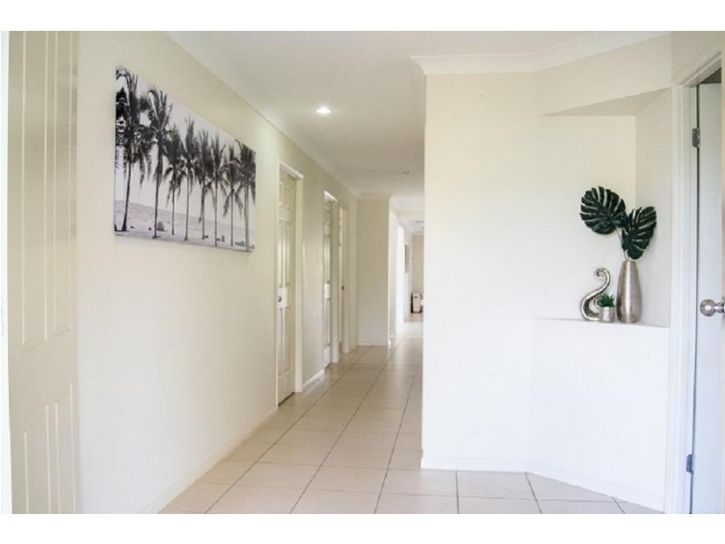 3 Yaraan Crescent, Beachmere QLD 4510