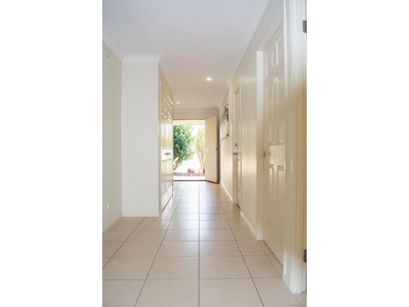 3 Yaraan Crescent, Beachmere QLD 4510
