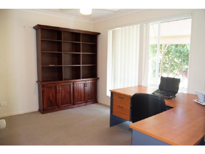3 Yaraan Crescent, Beachmere QLD 4510