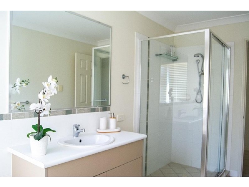 3 Yaraan Crescent, Beachmere QLD 4510