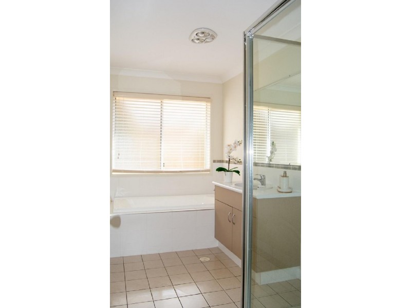 3 Yaraan Crescent, Beachmere QLD 4510