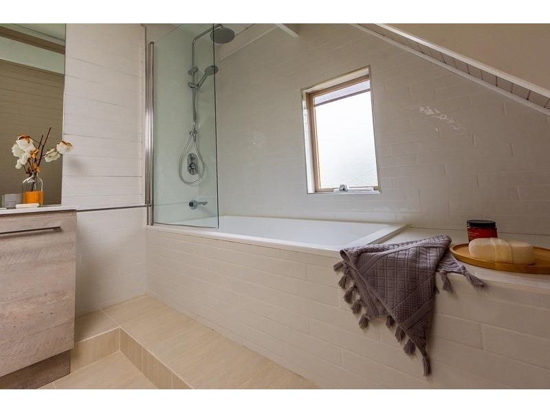 21 Garnett Street, Blackmans Bay TAS 7052