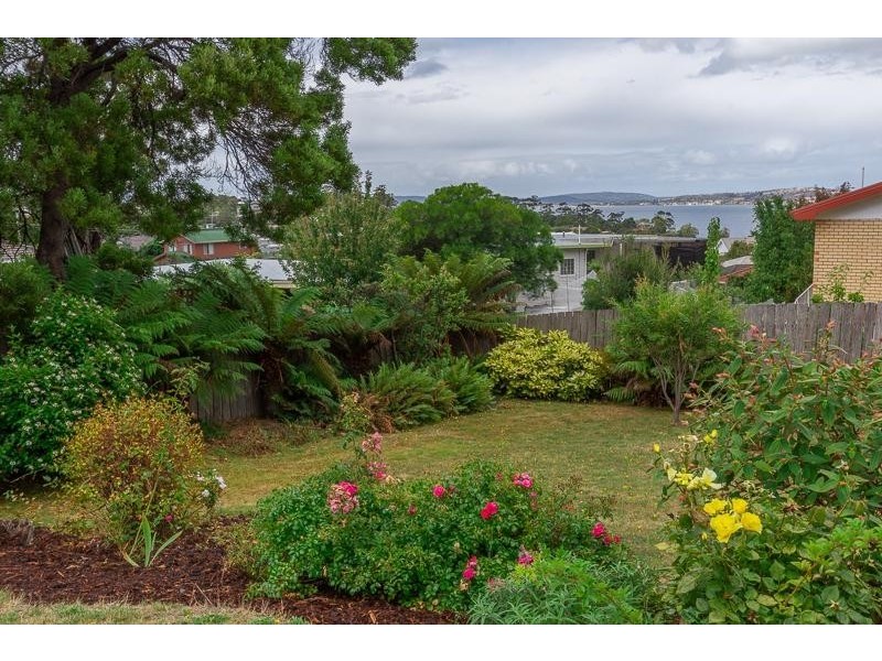 21 Garnett Street, Blackmans Bay TAS 7052