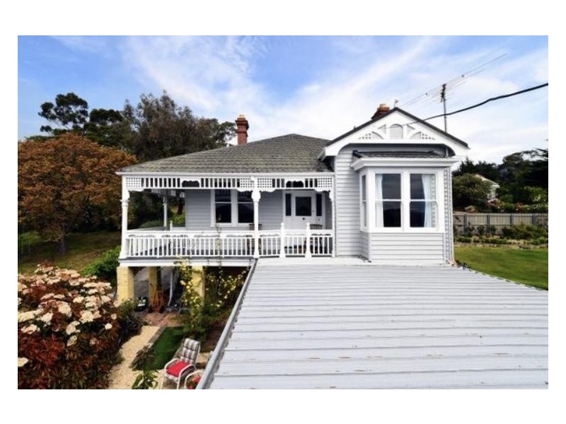 6 Bellevue Parade, New Town TAS 7008