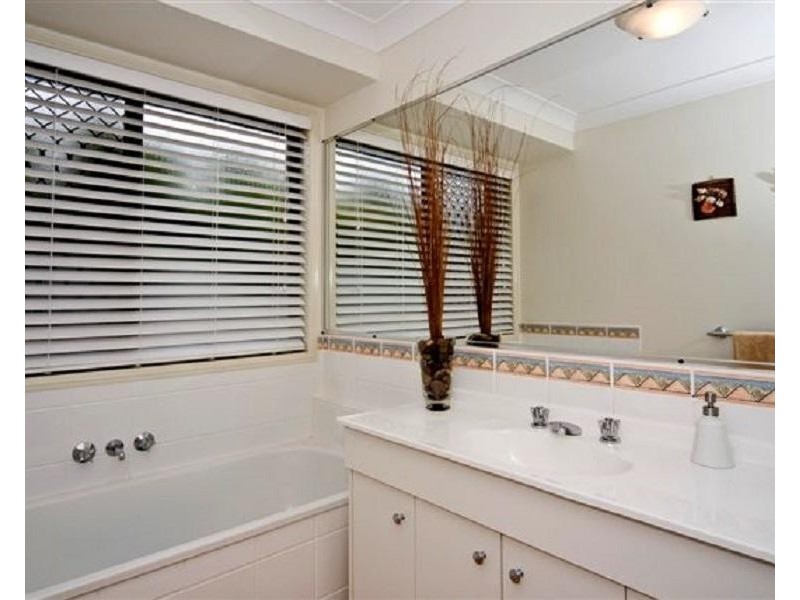 3 Deal Cove, Arundel QLD 4214