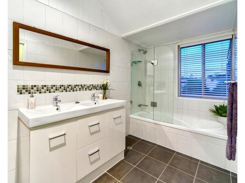 77 Ison Street, Morningside QLD 4170