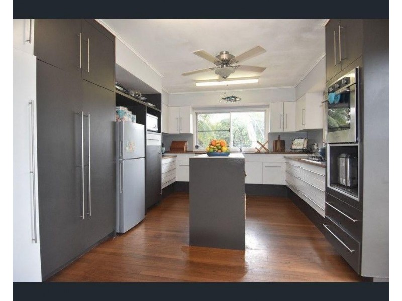 9 Butler Road, Bingil Bay QLD 4852