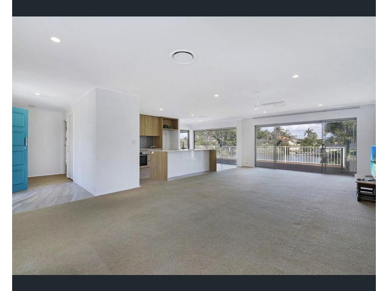 13 La Scala Court, Isle Of Capri QLD 4217