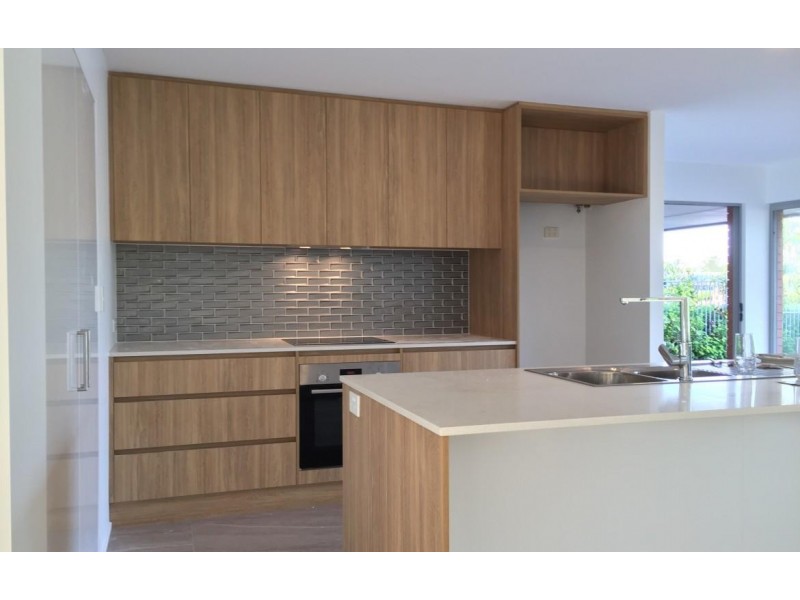13 La Scala Court, Isle Of Capri QLD 4217