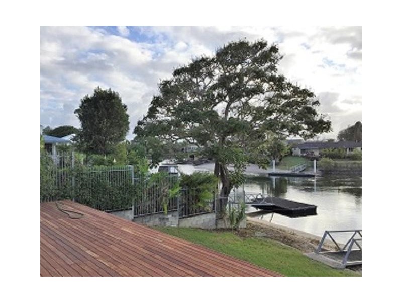 13 La Scala Court, Isle Of Capri QLD 4217