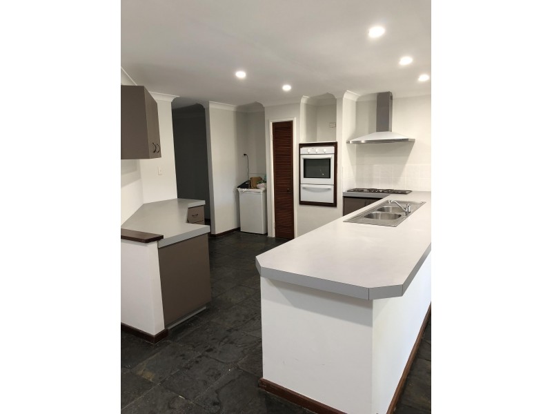 22 Hummingbird Gardens, Ballajura WA 6066