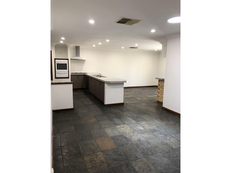 22 Hummingbird Gardens, Ballajura WA 6066