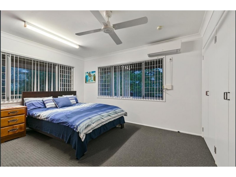 8 Aruma Street, Holland Park West QLD 4121