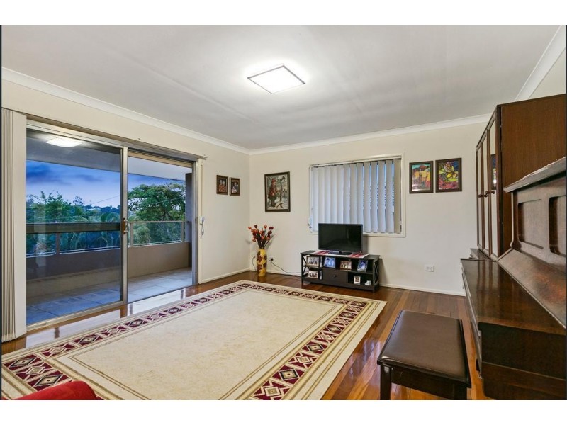 8 Aruma Street, Holland Park West QLD 4121