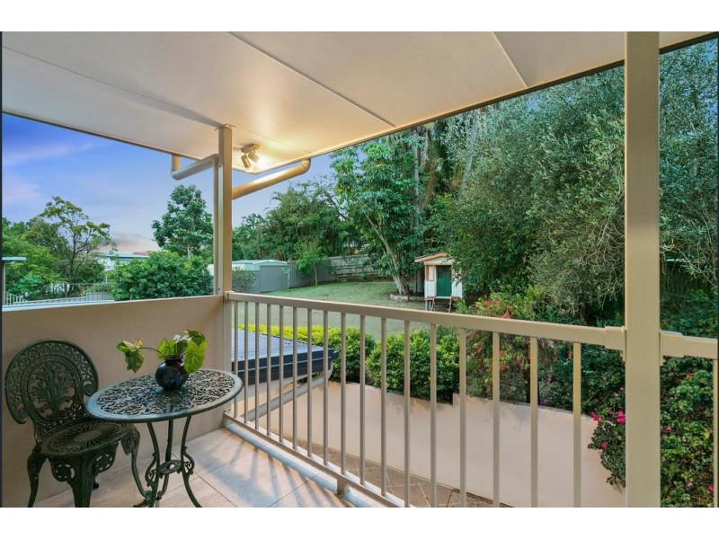 8 Aruma Street, Holland Park West QLD 4121