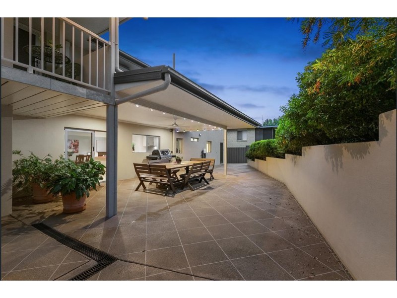 8 Aruma Street, Holland Park West QLD 4121