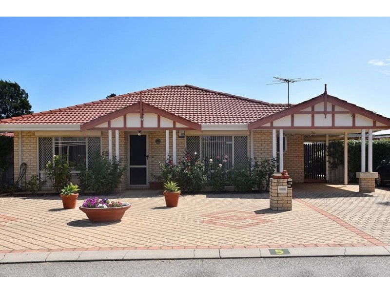 5 Bougainvillea Court, Marangaroo WA 6064