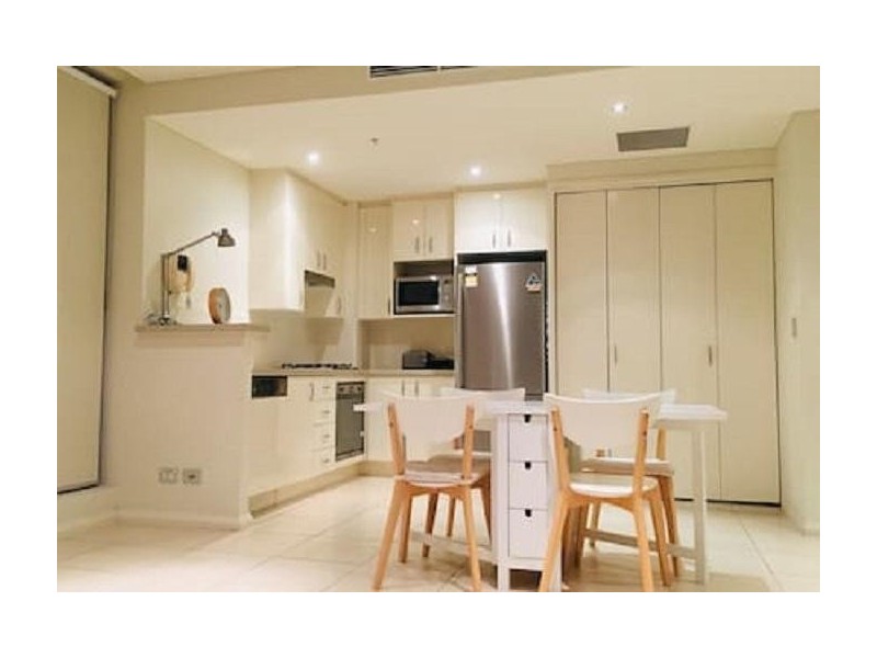 1 Como Crescent, Southport QLD 4215