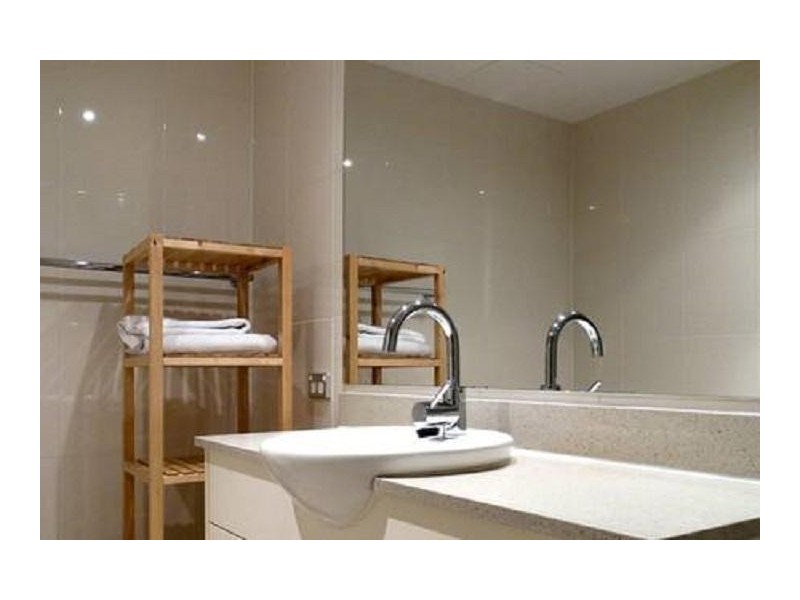 1 Como Crescent, Southport QLD 4215