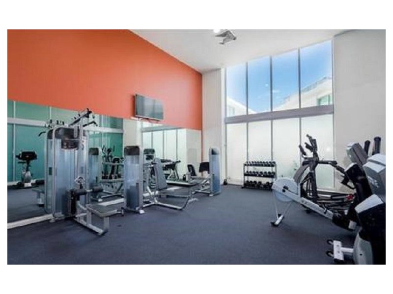 1 Como Crescent, Southport QLD 4215