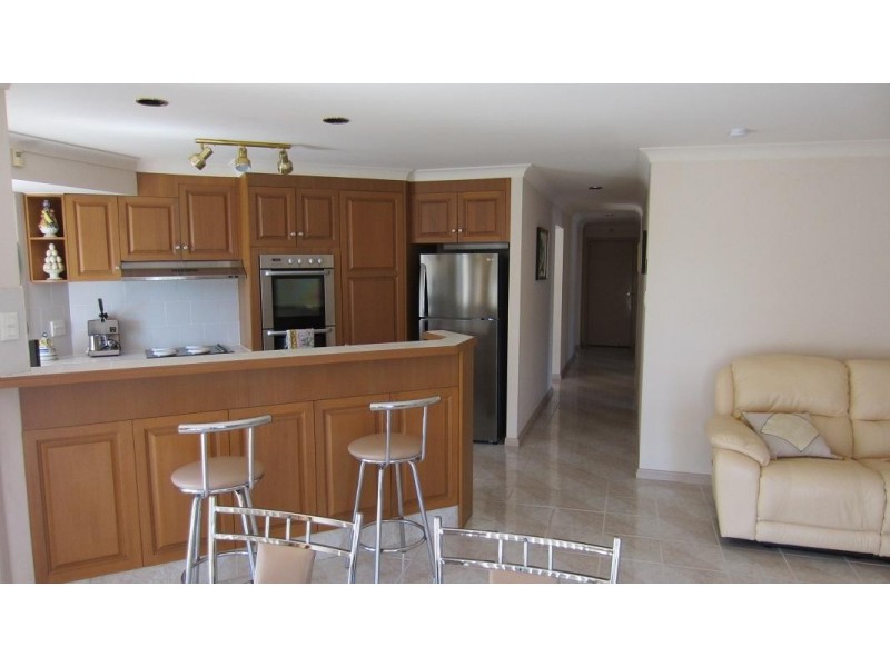 6 Montrose Court, Benowa Waters QLD 4217