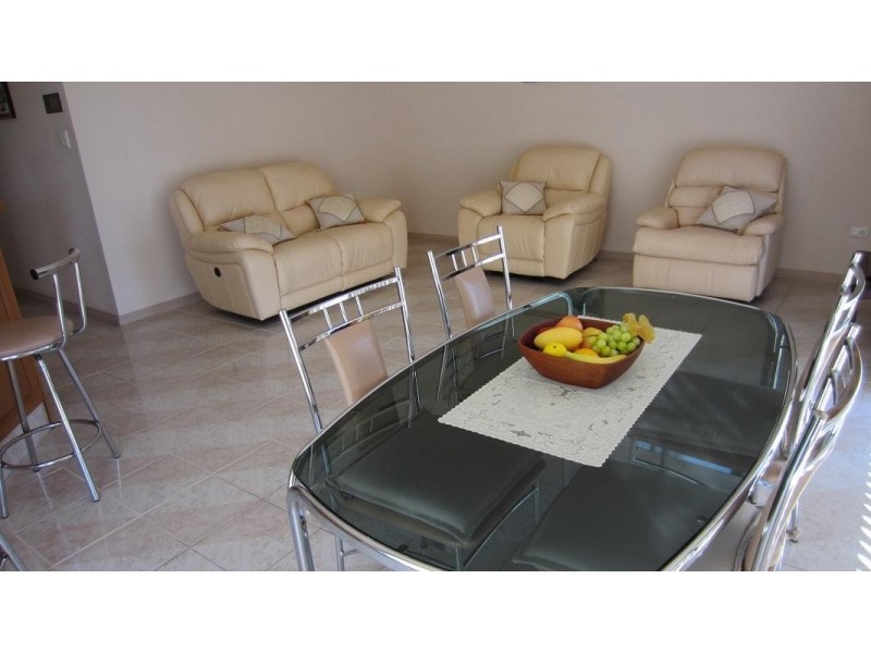 6 Montrose Court, Benowa Waters QLD 4217