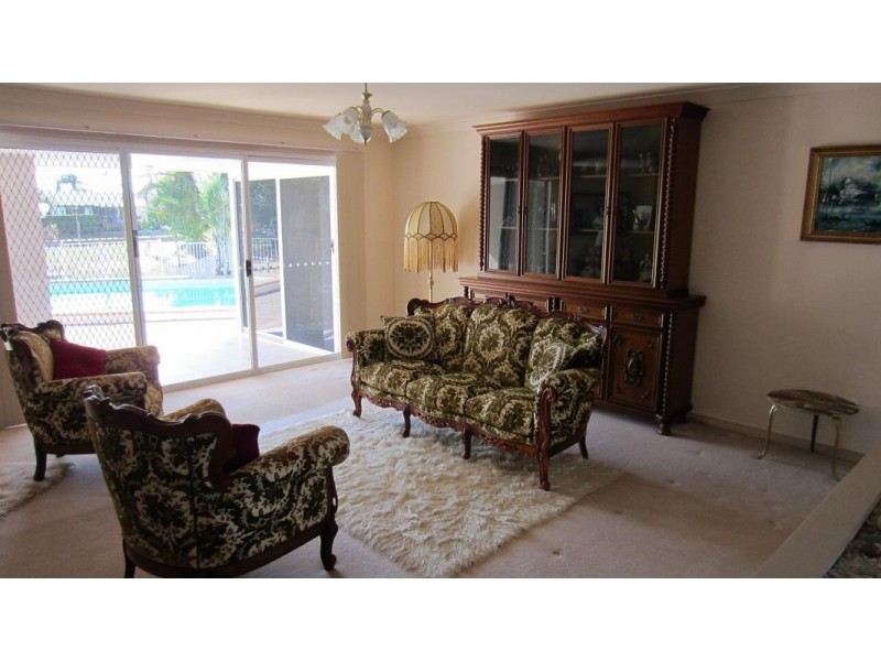 6 Montrose Court, Benowa Waters QLD 4217