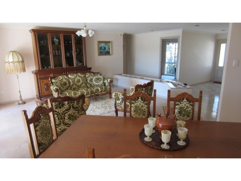 6 Montrose Court, Benowa Waters QLD 4217