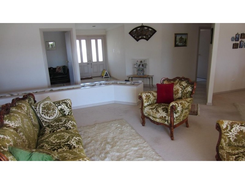 6 Montrose Court, Benowa Waters QLD 4217