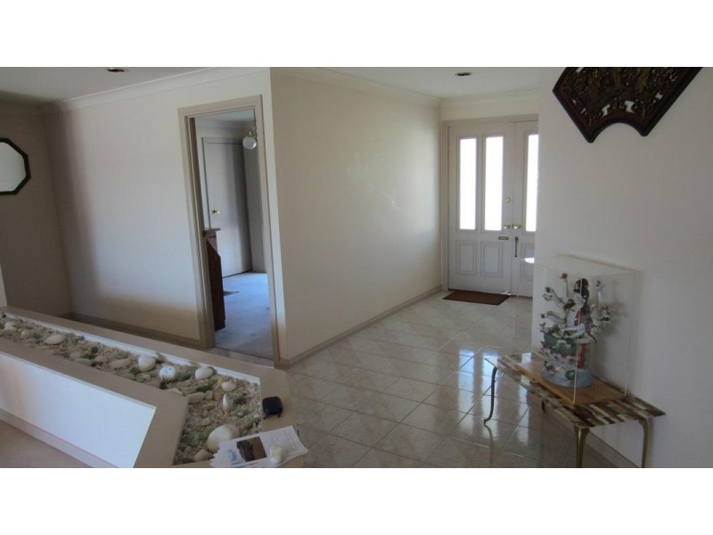 6 Montrose Court, Benowa Waters QLD 4217