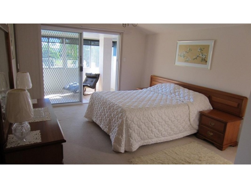 6 Montrose Court, Benowa Waters QLD 4217