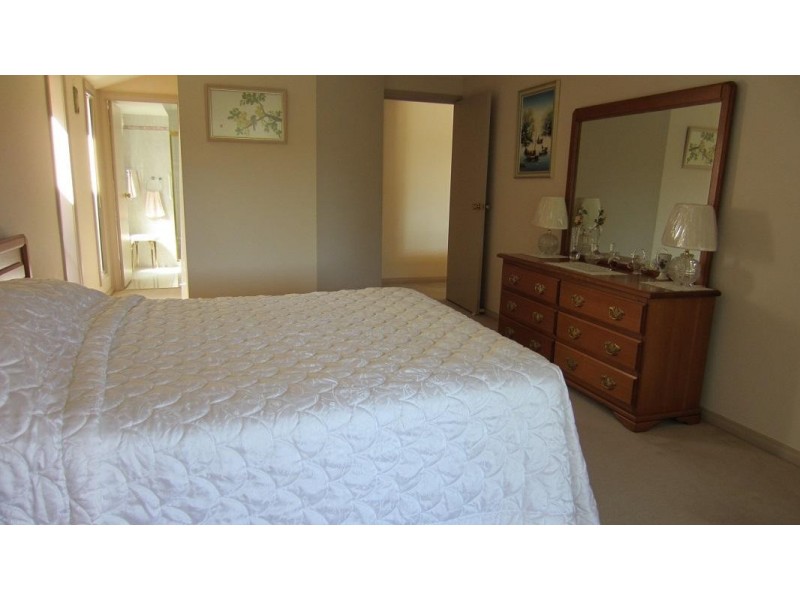 6 Montrose Court, Benowa Waters QLD 4217