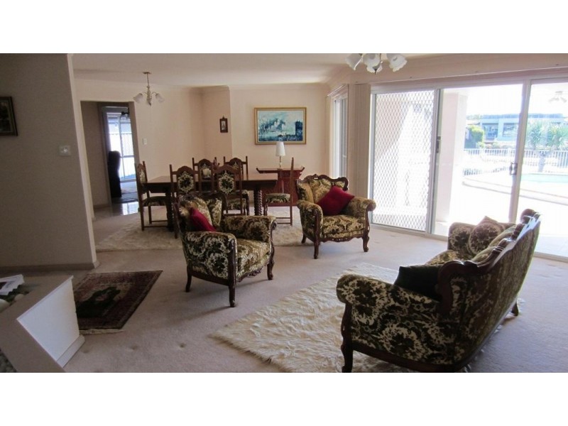 6 Montrose Court, Benowa Waters QLD 4217