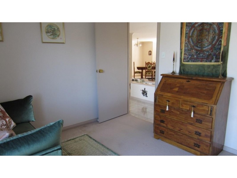 6 Montrose Court, Benowa Waters QLD 4217